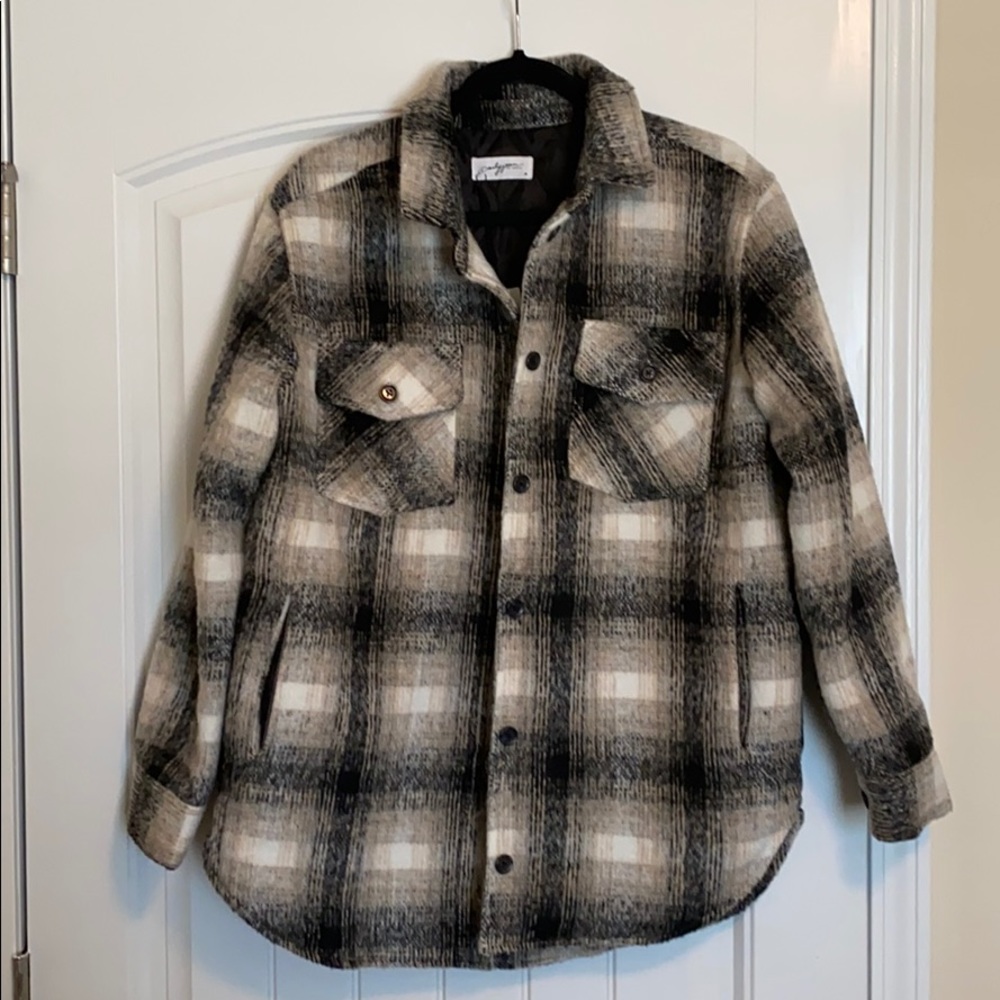 NWT Carly Jean Los Angeles Harper Shacket, size M